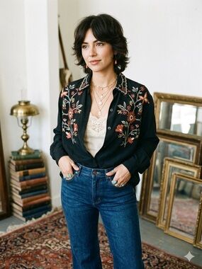 Rare Vintage Et Vous Women's Black Embroidered Floral Button-Down Shirt EUC